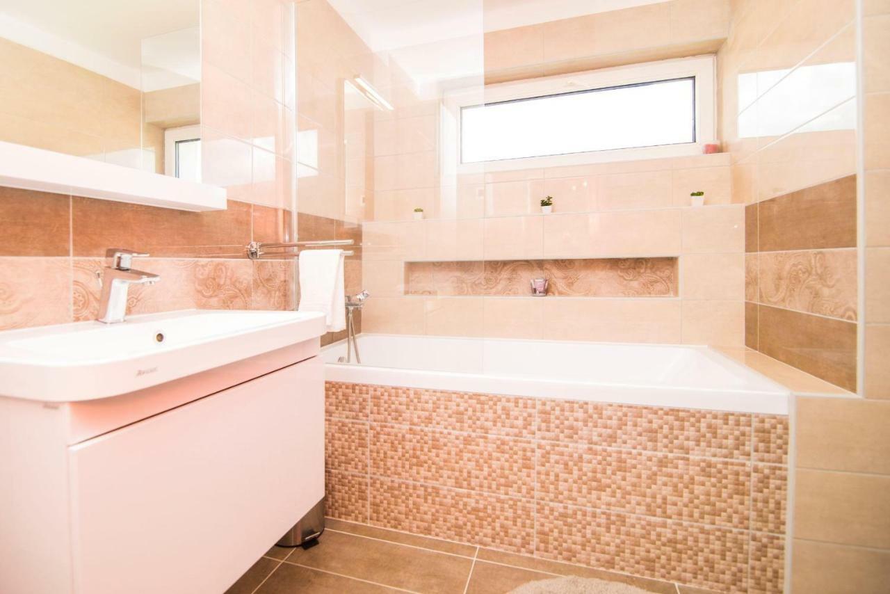 Oeskarszt Apartman Urkut Exterior foto